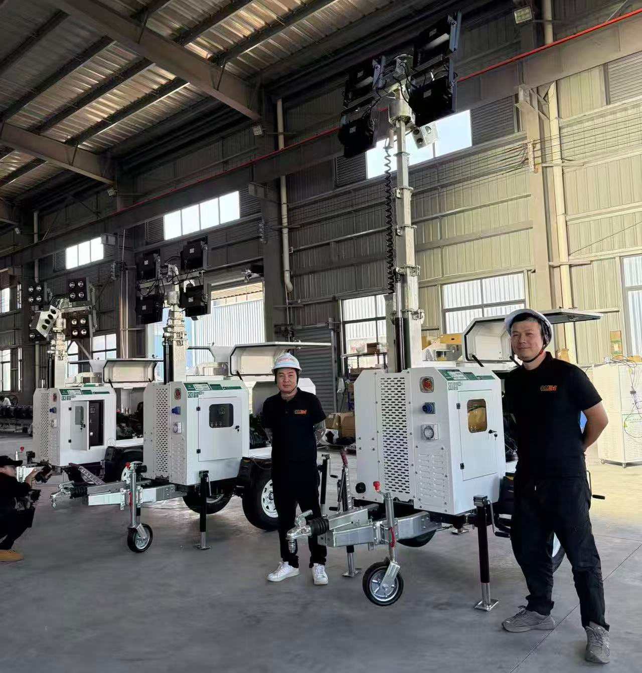 Новая партия генераторов для осветительных мачт, изготовленных по индивидуальному заказу, готова к отправке по всему миру